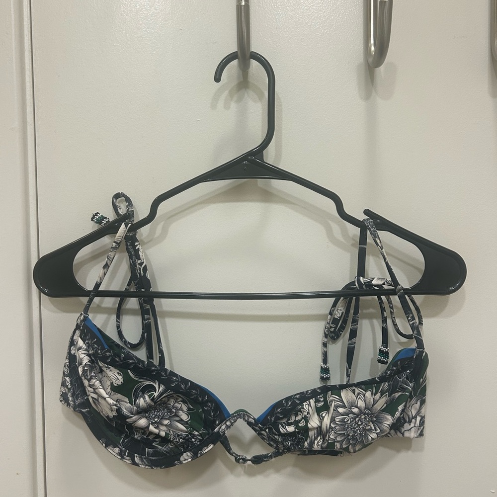 Agua Bendita Black and White Floral Bikini Top